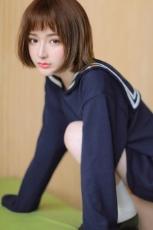 剪开她的衣服内衣视频